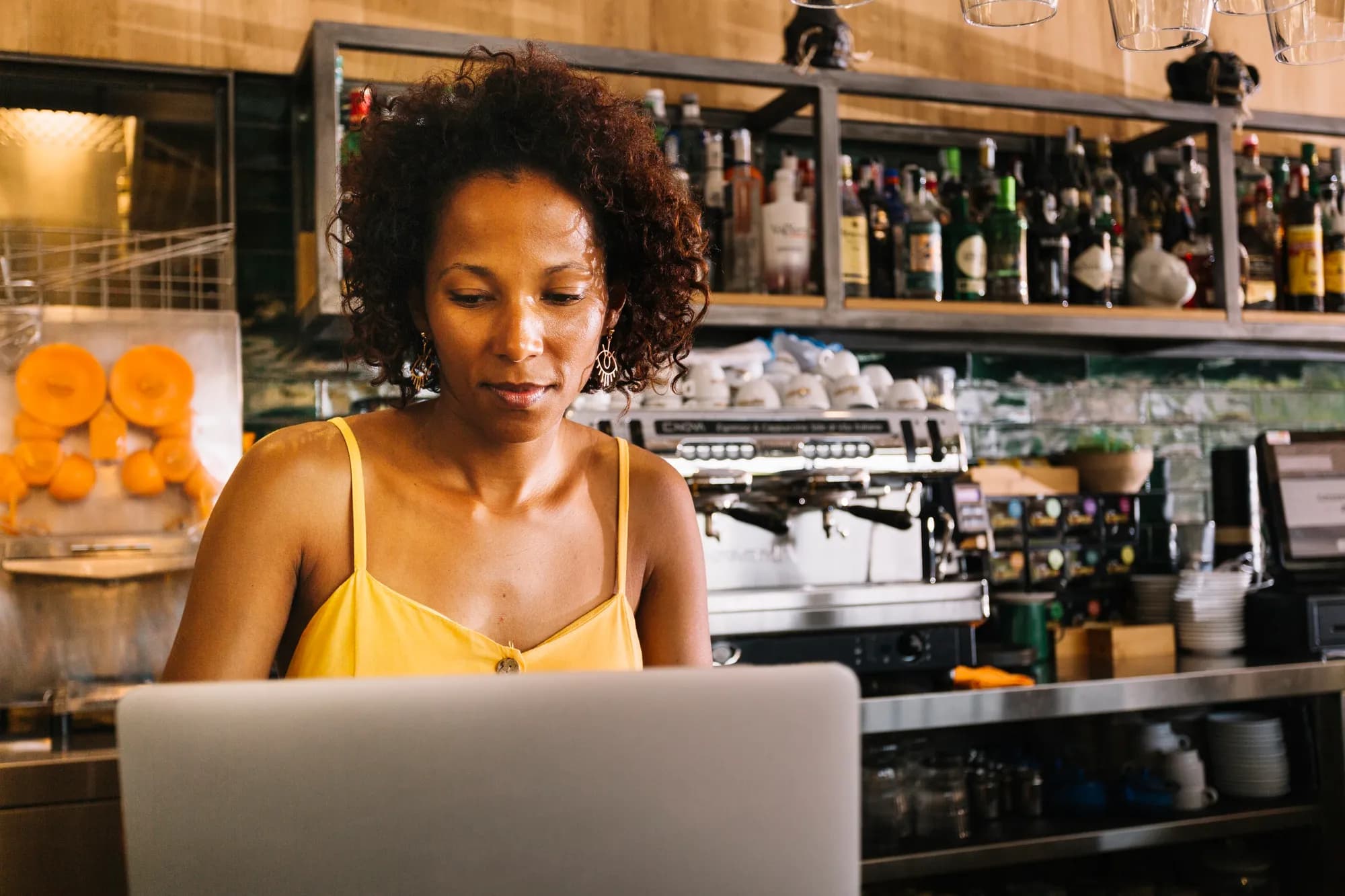To VAT or Not to VAT Register? 🤔 A Simple Guide for South African Small Businesses